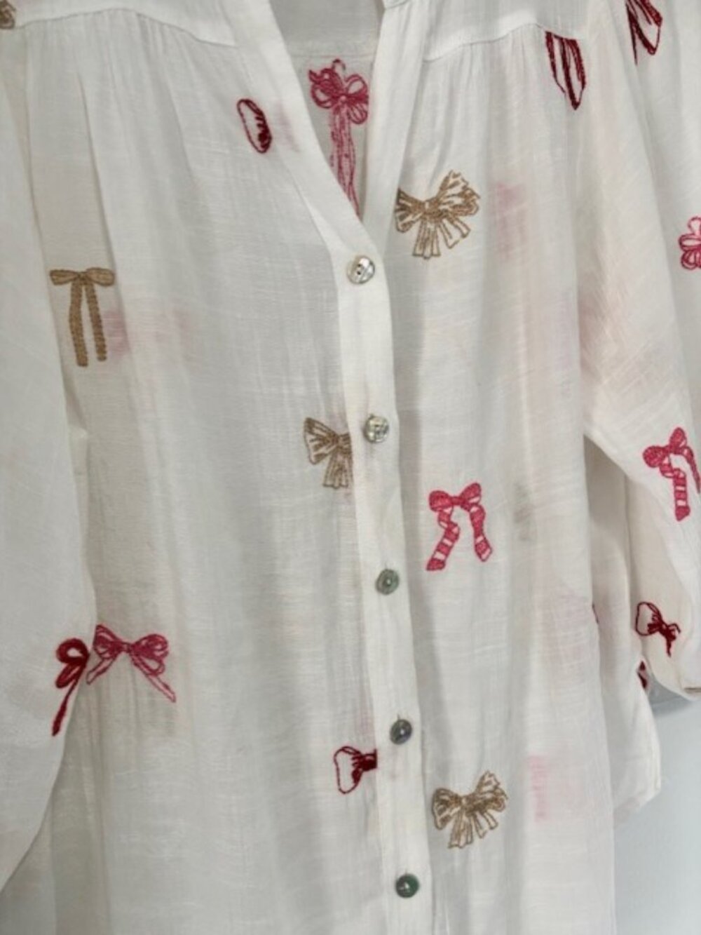 Fig & Flower White Bow Print Blouse Womens M 3/4 Sleeve Sheer Mother Of Pearl - Picture 3 of 7